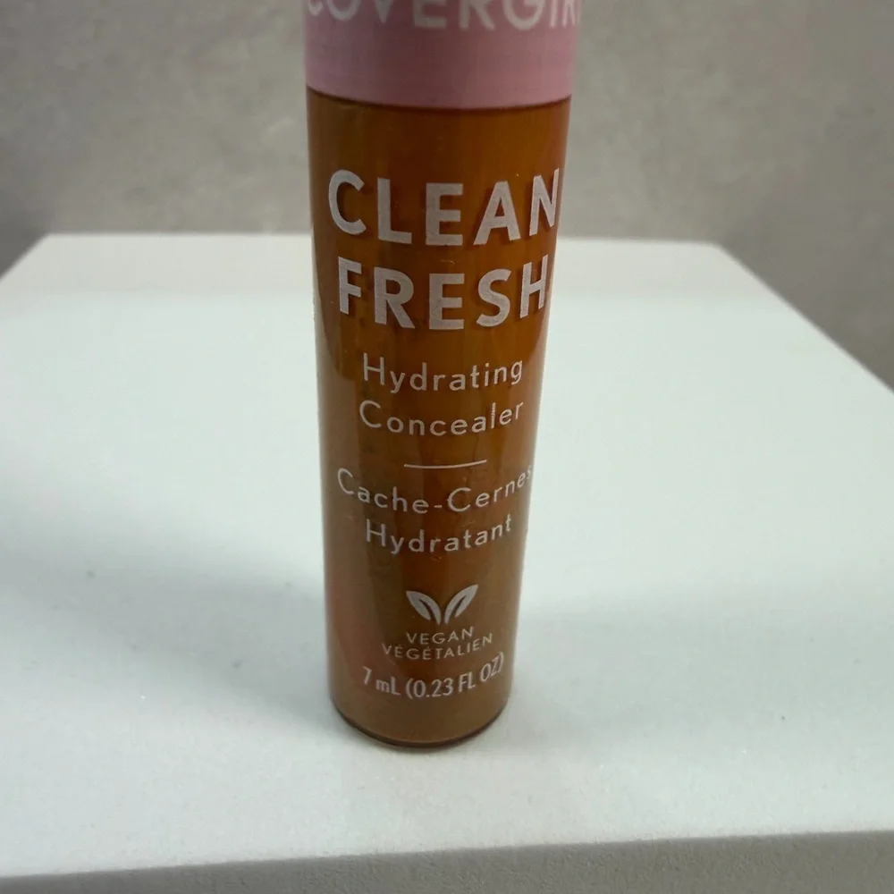 🩷5/$10 COVERGIRL Clean Fresh Hydrating Concealer - Medium Tan